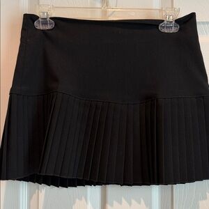 Chic Black Pleated Mini Skirt